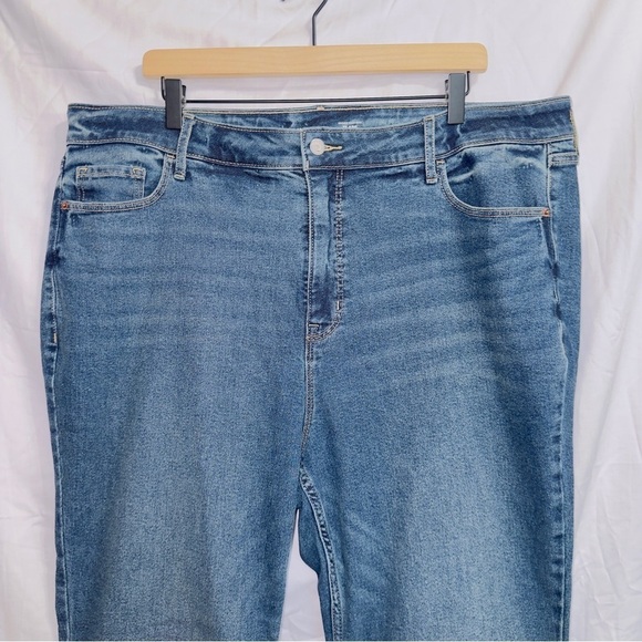 Women's Old Navy Dark Wash Denim Higher High Rise Cropped Flare Jean size 20 - Picture 2 of 6